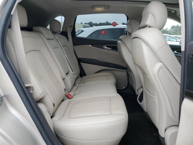 2LMPJ8LR0HBL37895 - 2017 LINCOLN MKX RESERVE Կրեմագույն լուսանկար 11