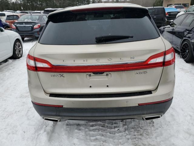2LMPJ8LR0HBL37895 - 2017 LINCOLN MKX RESERVE Կրեմագույն լուսանկար 6