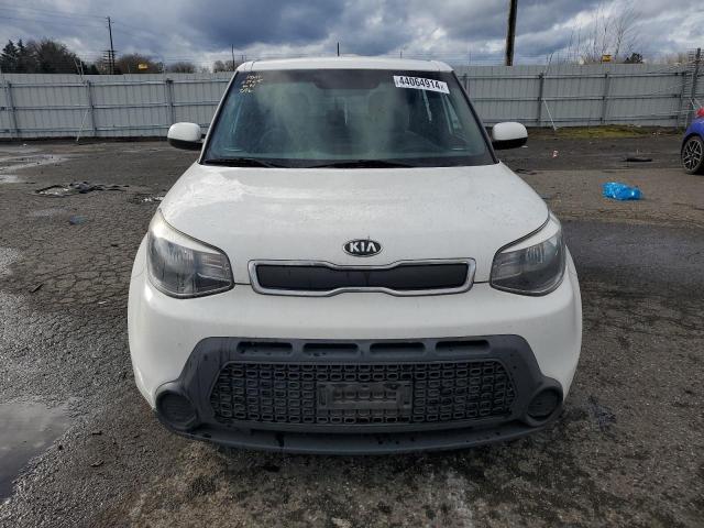 KNDJN2A2XF7161392 - 2015 KIA SOUL WHITE photo 5