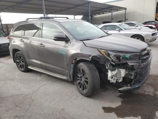 5TDKZRFH6KS353892 - 2019 TOYOTA HIGHLANDER SE SILVER photo 4