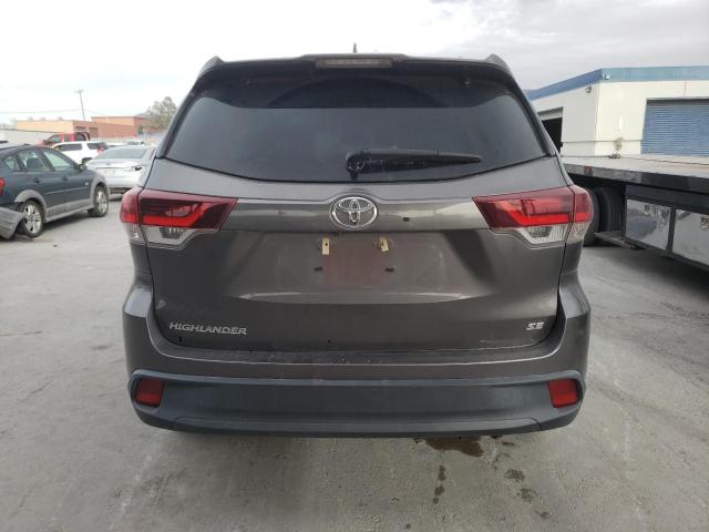 5TDKZRFH6KS353892 - 2019 TOYOTA HIGHLANDER SE SILVER photo 6