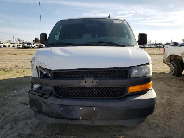 1GCWGBFG2L1127319 - 2020 CHEVROLET EXPRESS G2 WHITE photo 5