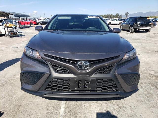 4T1G11AK9RU842564 - 2024 TOYOTA CAMRY SE NIGHT SHADE GRAY photo 5