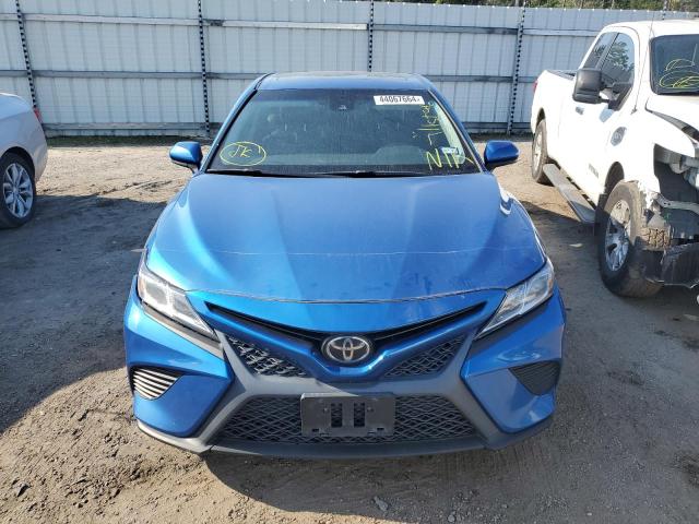 4T1B11HK8JU106204 - 2018 TOYOTA CAMRY L BLUE photo 5