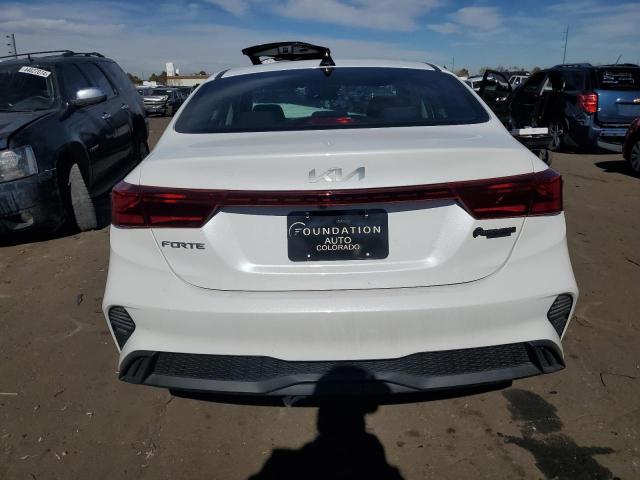 3KPF24AD8PE560752 - 2023 KIA FORTE LX WHITE photo 6