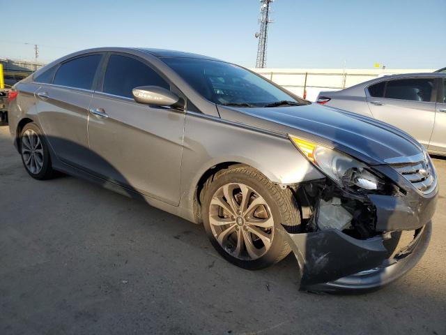 5NPEC4AB2DH661588 - 2013 HYUNDAI SONATA SE GRAY photo 4