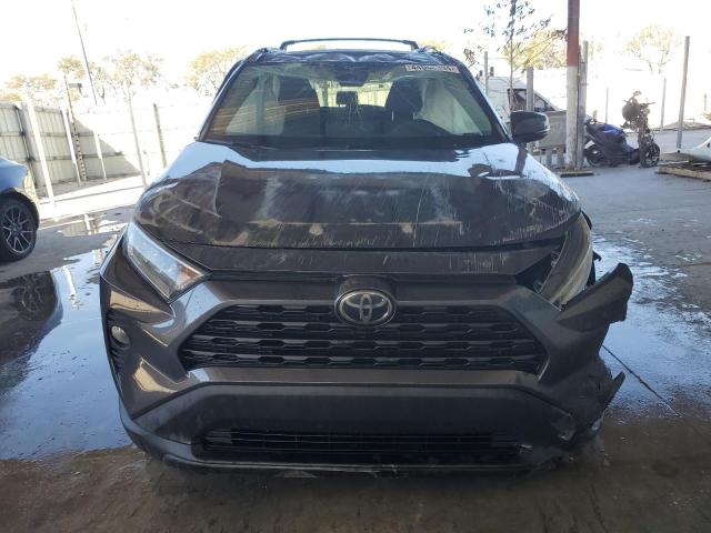 2T3W1RFV8KW026620 - 2019 TOYOTA RAV4 XLE GRAY photo 5