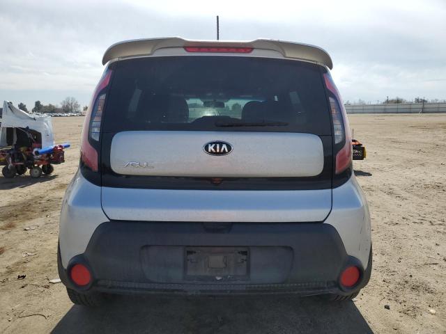 KNDJN2A21F7805457 - 2015 KIA SOUL SILVER photo 6