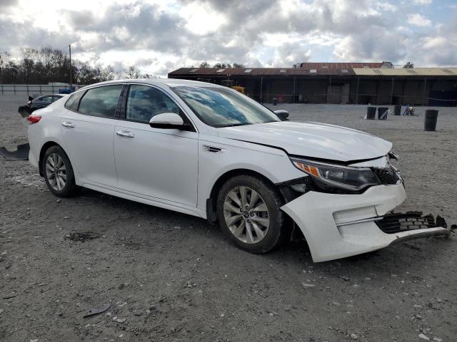 5XXGU4L38JG193059 - 2018 KIA OPTIMA EX WHITE photo 4