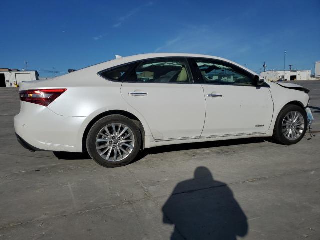 4T1BD1EB5JU063050 - 2018 TOYOTA AVALON HYBRID WHITE photo 3