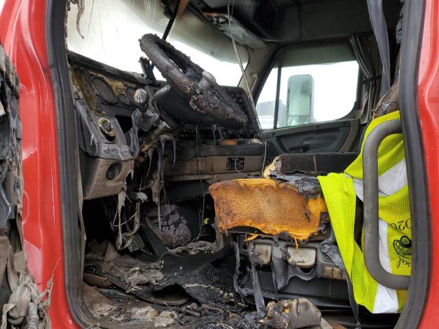 3AKJGLD50GSHD8487 - 2016 FREIGHTLINER CASCADIA 125 RED photo 5