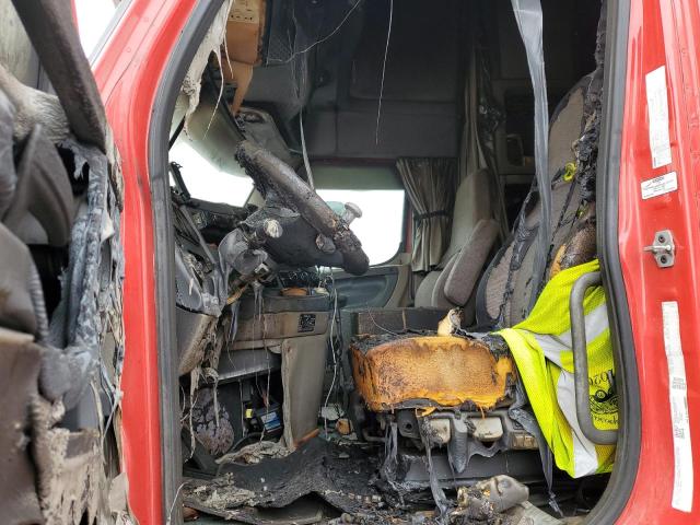 3AKJGLD50GSHD8487 - 2016 FREIGHTLINER CASCADIA 125 RED photo 9