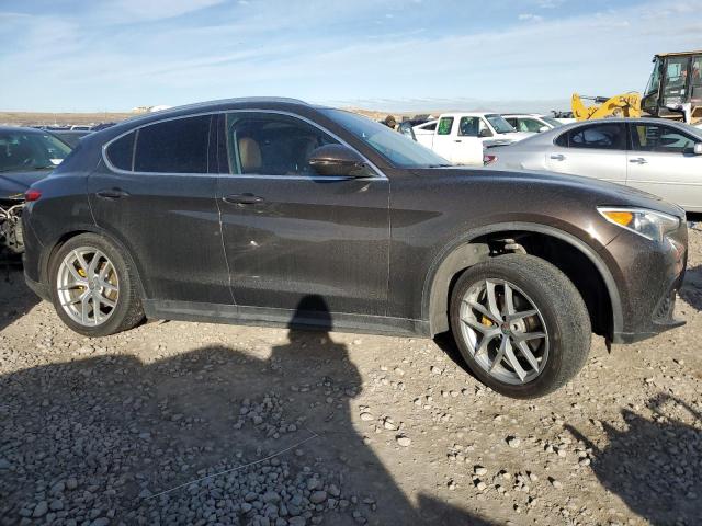 ZASFAKBN2J7B97099 - 2018 ALFA ROMEO STELVIO TI GRAY photo 4