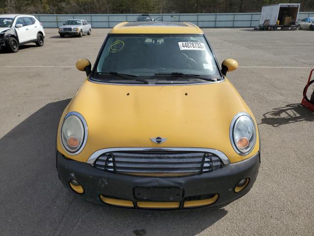 WMWML335X8TJ47127 - 2008 MINI COOPER CLU YELLOW photo 5