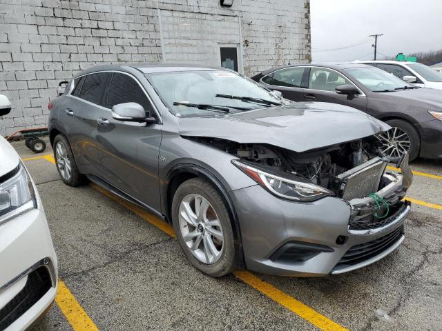 SJKCH5CP8JA057325 - 2018 INFINITI QX30 BASE GRAY photo 4
