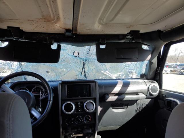 1J4HA5H13AL129614 - 2010 JEEP WRANGLER U SAHARA GREEN photo 8