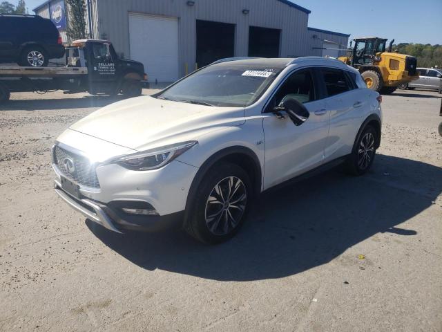 SJKCH5CR0JA041766 - 2018 INFINITI QX30 BASE WHITE photo 1