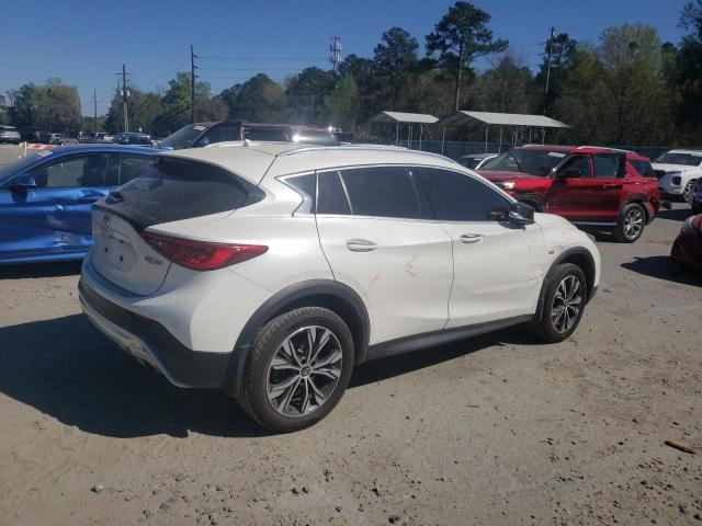 SJKCH5CR0JA041766 - 2018 INFINITI QX30 BASE WHITE photo 3