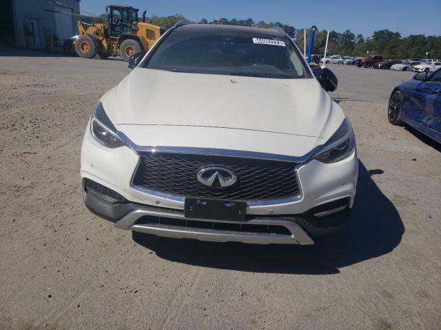 SJKCH5CR0JA041766 - 2018 INFINITI QX30 BASE WHITE photo 5