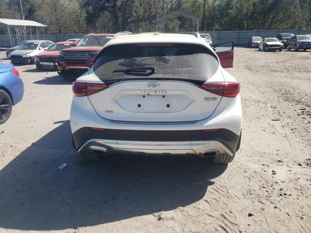 SJKCH5CR0JA041766 - 2018 INFINITI QX30 BASE WHITE photo 6