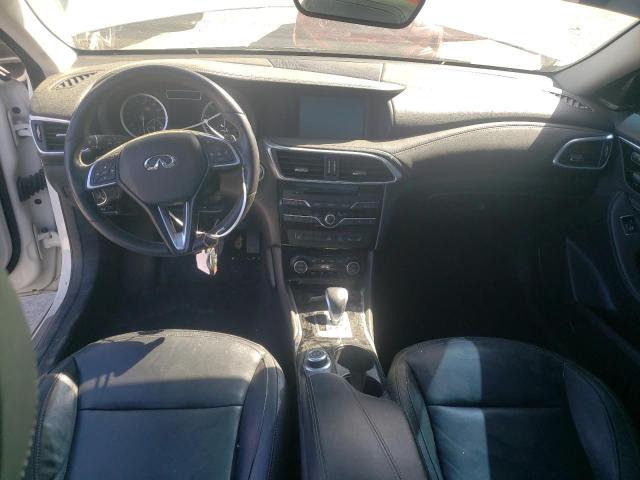 SJKCH5CR0JA041766 - 2018 INFINITI QX30 BASE WHITE photo 8