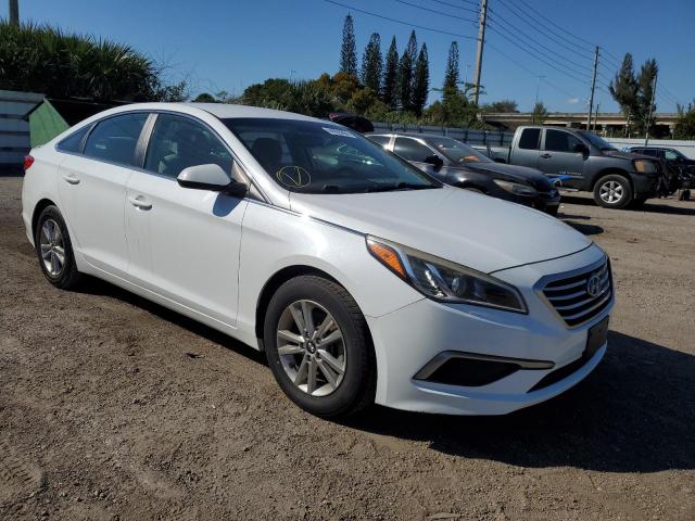 5NPE24AF6GH338350 - 2016 HYUNDAI SONATA SE WHITE photo 4