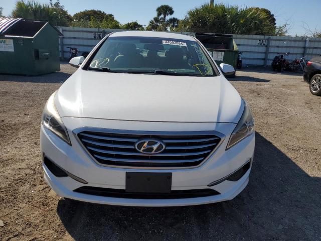 5NPE24AF6GH338350 - 2016 HYUNDAI SONATA SE WHITE photo 5