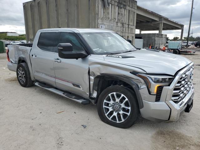 5TFMC5AB4NX001088 - 2022 TOYOTA TUNDRA CREWMAX PLATINUM Silber Foto 4