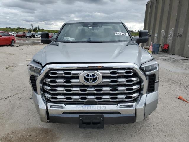 5TFMC5AB4NX001088 - 2022 TOYOTA TUNDRA CREWMAX PLATINUM Silber Foto 5