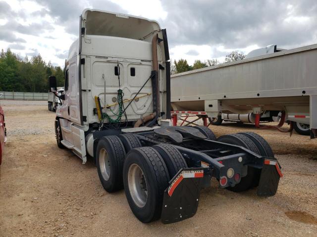 1FUJGLD55GLHT1261 - 2016 FREIGHTLINER CASCADIA 1 WHITE photo 3