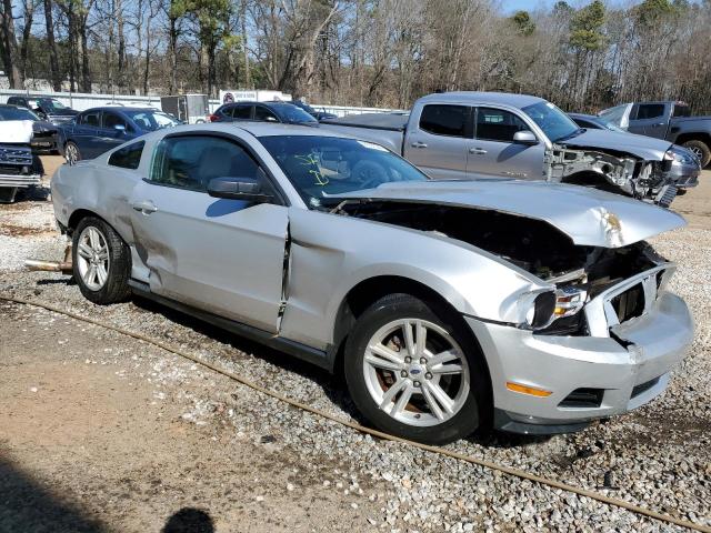 1ZVBP8AN7A5157359 - 2010 FORD MUSTANG SILVER photo 4