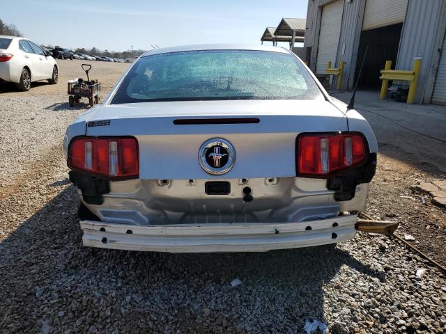 1ZVBP8AN7A5157359 - 2010 FORD MUSTANG SILVER photo 6