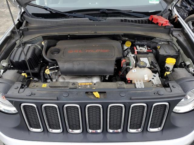 ZACCJBBB1JPG99610 - 2018 JEEP RENEGADE LATITUDE SILVER photo 11