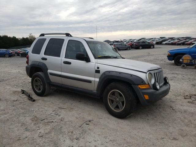 1J4GL38K85W723655 - 2005 JEEP LIBERTY RENEGADE SILVER photo 4