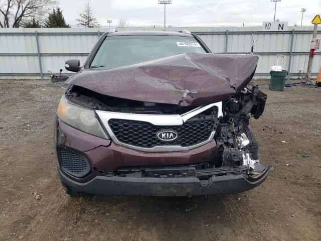 5XYKTDA21BG124637 - 2011 KIA SORENTO BASE MAROON photo 5