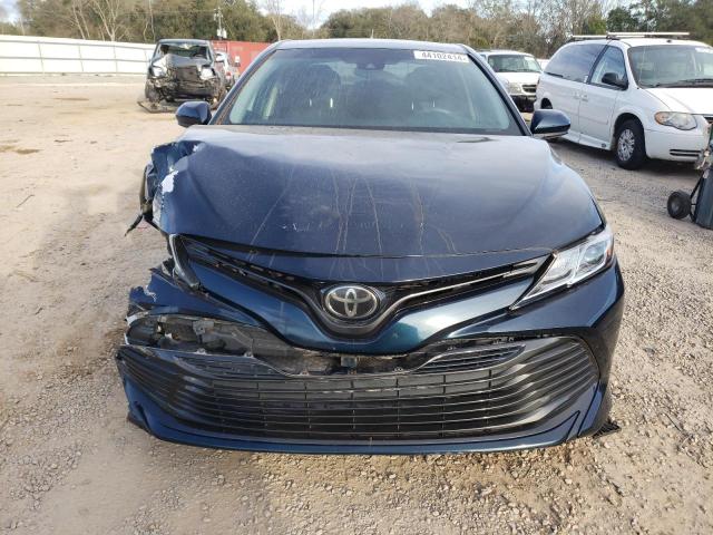 4T1B11HK6JU524602 - 2018 TOYOTA CAMRY L BLUE photo 5