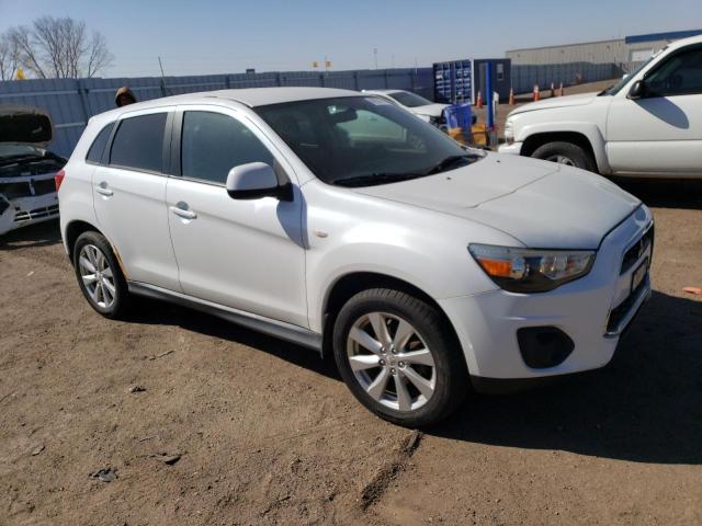 4A4AR3AUXDE001137 - 2013 MITSUBISHI OUTLANDER ES WHITE photo 4