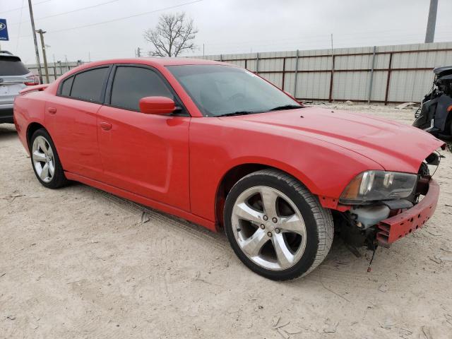 2C3CDXHGXDH742696 - 2013 DODGE CHARGER SXT RED photo 4