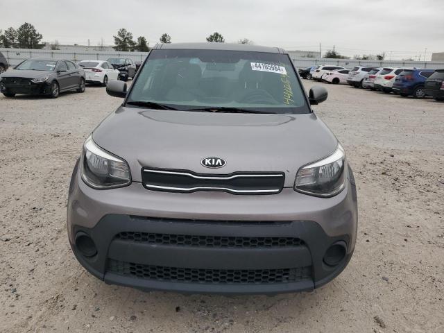 KNDJN2A29H7453974 - 2017 KIA SOUL GRAY photo 5