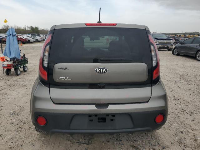 KNDJN2A29H7453974 - 2017 KIA SOUL GRAY photo 6