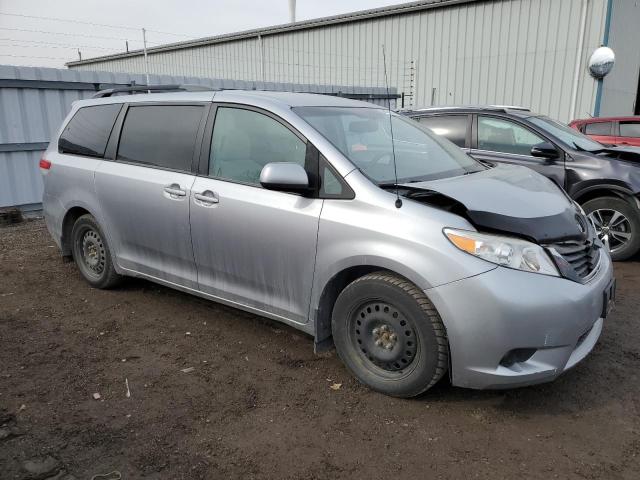 5TDKK3DC2DS374833 - 2013 TOYOTA SIENNA LE SILVER photo 4