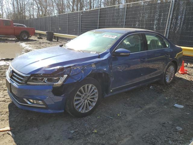 1VWBS7A3XGC053783 - 2016 VOLKSWAGEN PASSAT SE BLUE photo 1