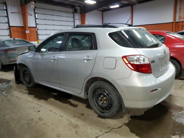 2T1LE40E99C001393 - 2009 TOYOTA MATRIX S SILVER photo 2