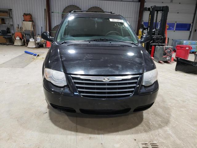 2C4GP54L95R316747 - 2005 CHRYSLER TOWN & COU TOURING შავი ფოტო 5