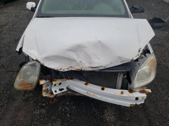 1G1AL12F957603426 - 2005 CHEVROLET COBALT LS WHITE photo 11