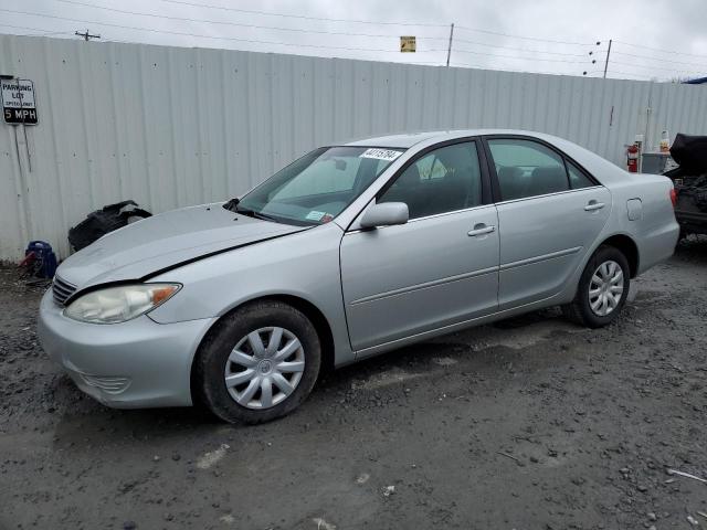 4T1BE32K05U060026 - 2005 TOYOTA CAMRY LE SILVER photo 1