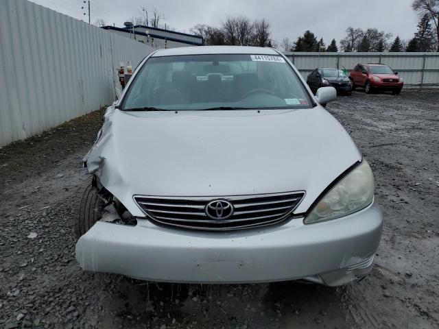 4T1BE32K05U060026 - 2005 TOYOTA CAMRY LE SILVER photo 5