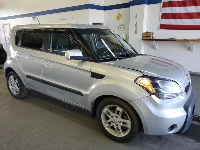 KNDJT2A22A7701994 - 2010 KIA SOUL + SILVER photo 4