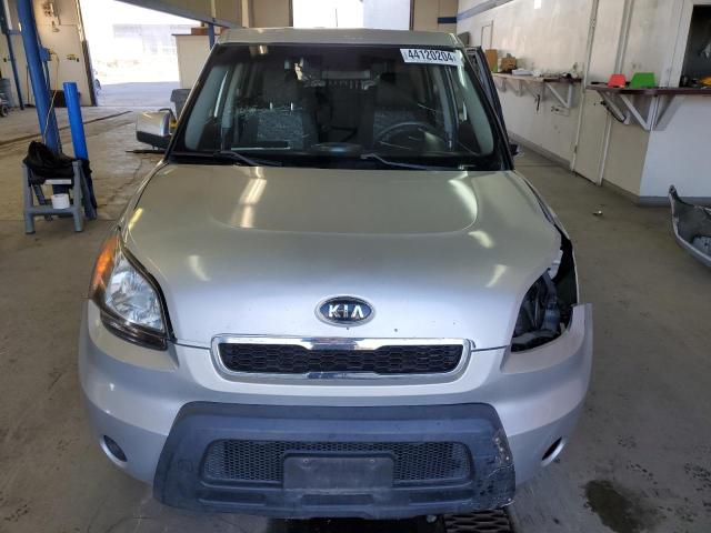 KNDJT2A22A7701994 - 2010 KIA SOUL + SILVER photo 5