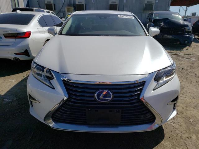 JTHBW1GGXG2119932 - 2016 LEXUS ES 300H WHITE photo 5